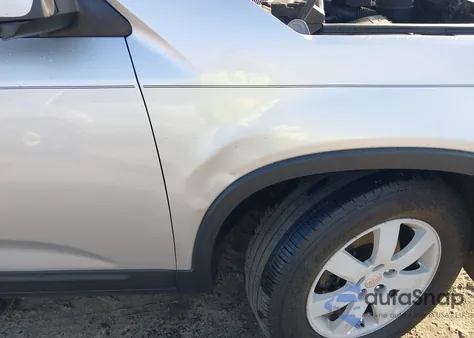 2013 Kia Sorento Lx z USA, uszkodzony, nr VIN 5XYKT3A17DG325415